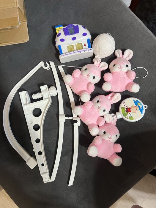 CHIPOLINO Музикална въртележка за легло ЗАЙЧЕТА РОЗОВИ