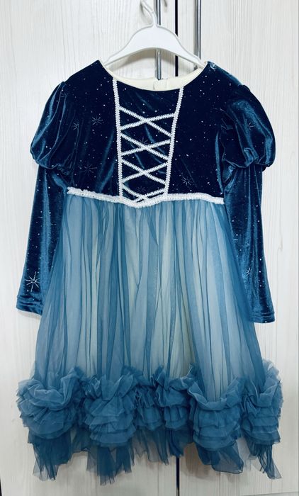 Продам нарядные платья