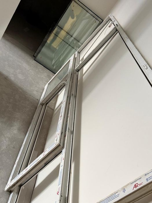 Пластиковое окно с дверью