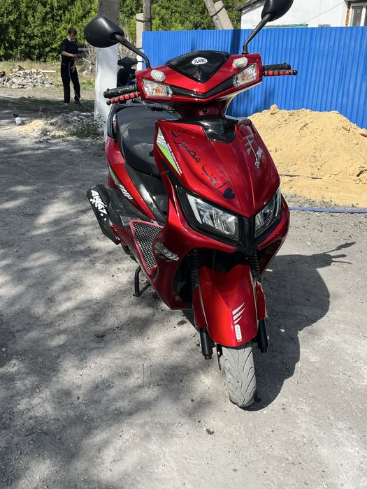 Продается скутер м8