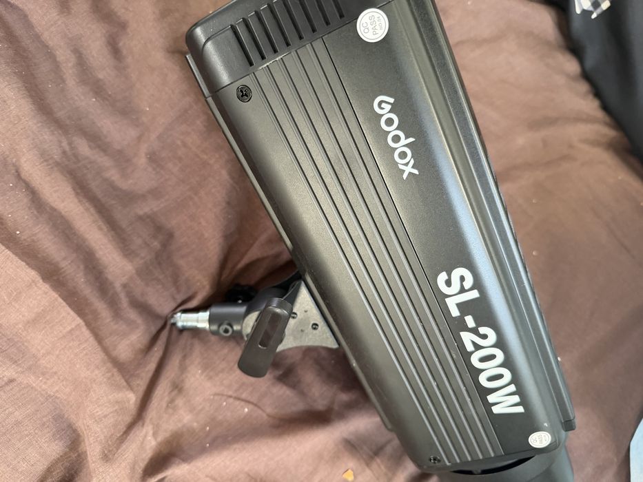 Blitz Godox SL-200W – Putere profesională pentru fotografie și videografie