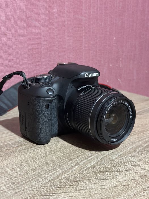 Фотоаппрат Canon EOS 600D