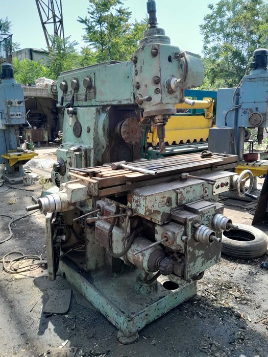 Универсальный фрезерный станок 6т82ш