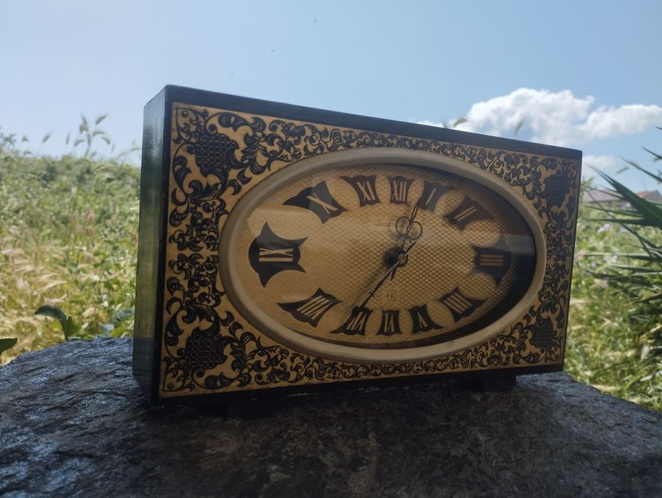 Настолен часовник Янтар