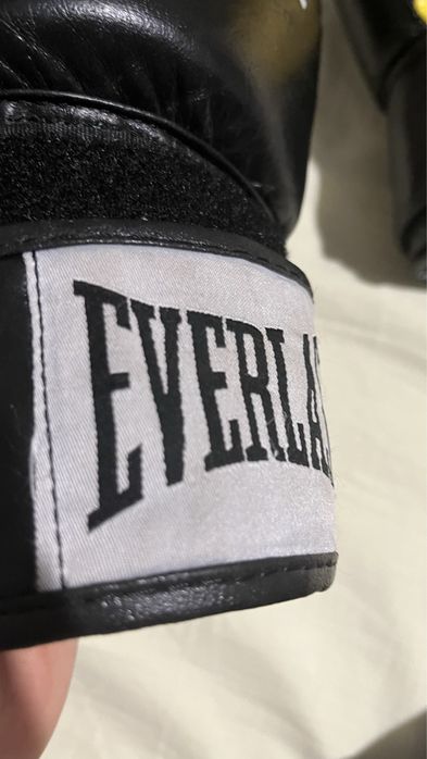 Боксерские перчатки, цену предлогайте