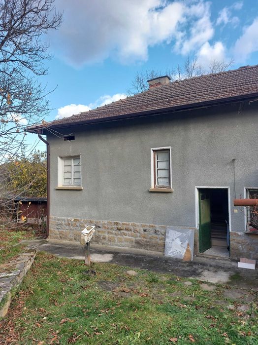 Продавам къща.Село-Караш