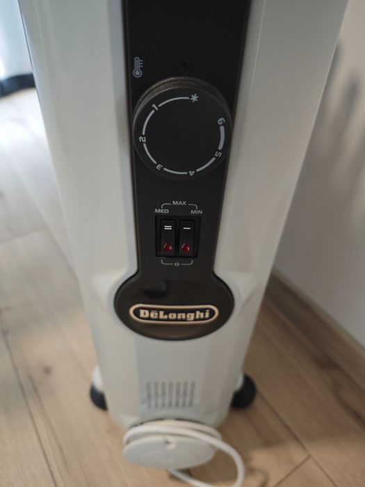 Продавам маслен радиатор Delonghi