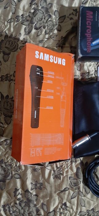 Микрафон динамический проводной. Samsung