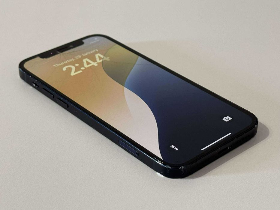 Бартер! iPhone 12 Black (Черен) 81% Напълно функционален.