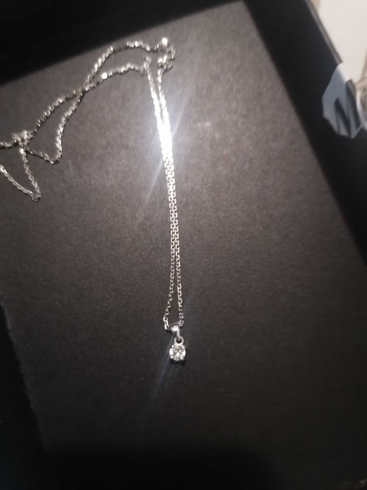 Златно колие с бял сапфир