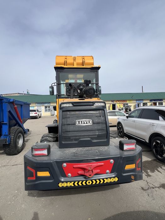 Фронтальный погрузчик