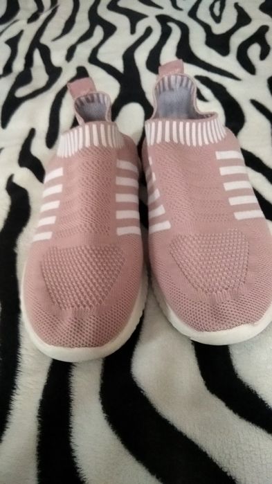 Продам розовые слипоны