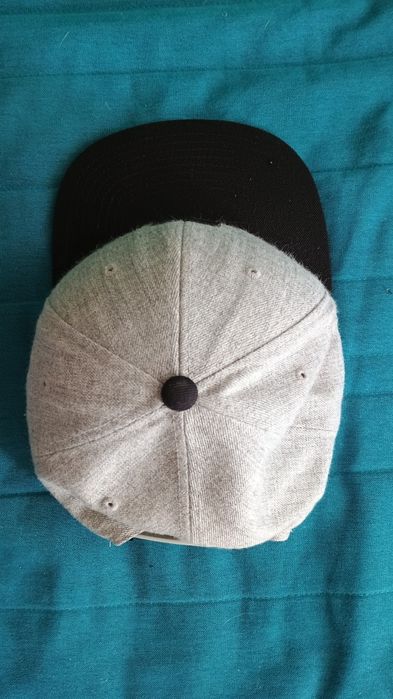 Продавам скейт шапка Vans