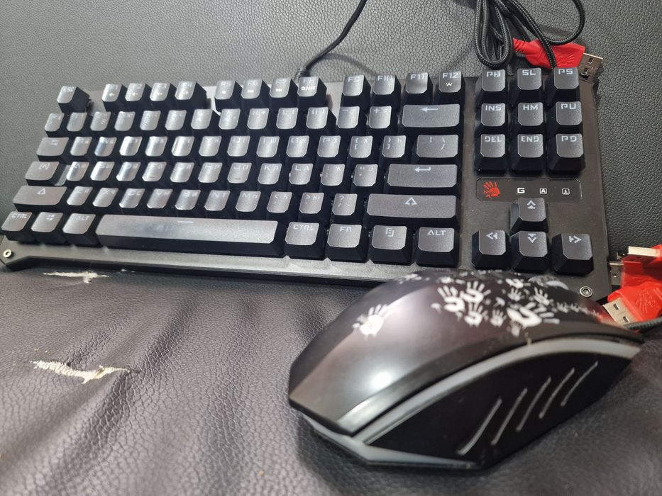 Bloody klaviatura mouse komplekt yaxshi holatda