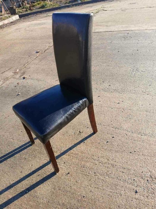 Трапезни кожени столове