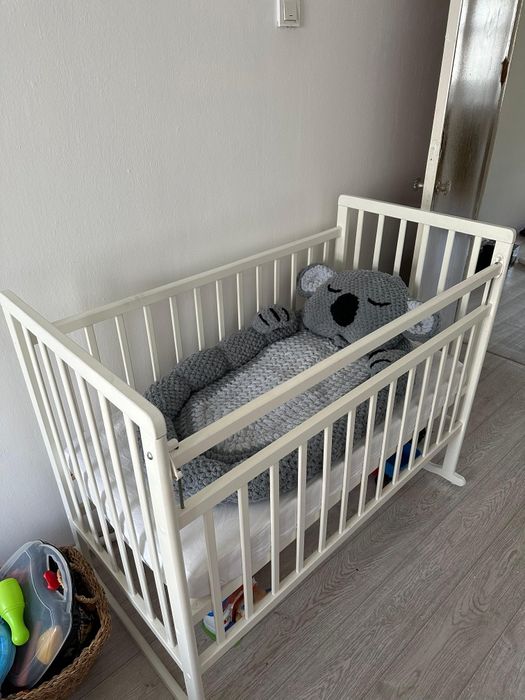 Детская кроватка с матрасом