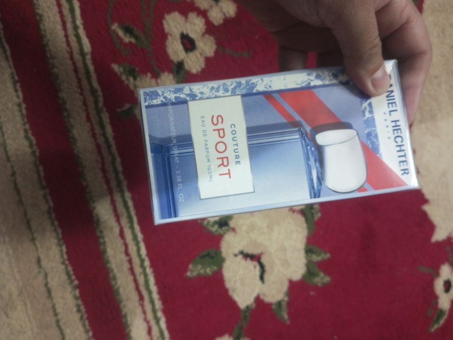 Erkaklar uchun fransuz atiri.