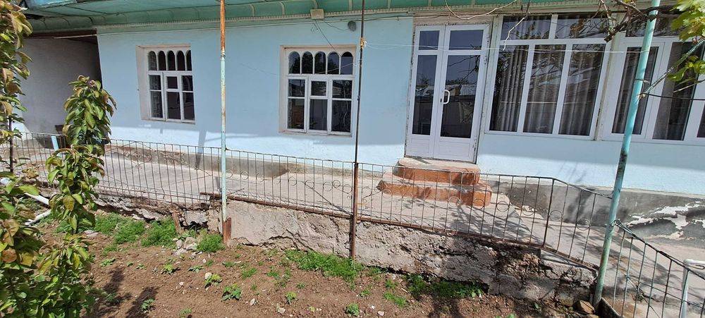 Uy sotiladi  Manzil: Buka tumani Madaniyat MFY.