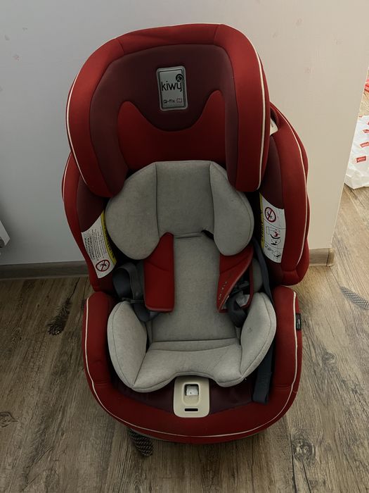 Scaun auto cu sistem isofix