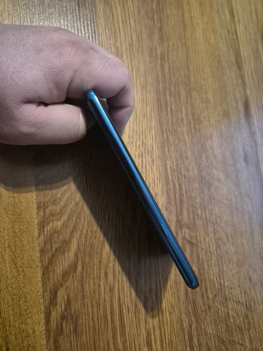 Смартфон LG Q60 + карта памет 128GB, кейсове и протектори