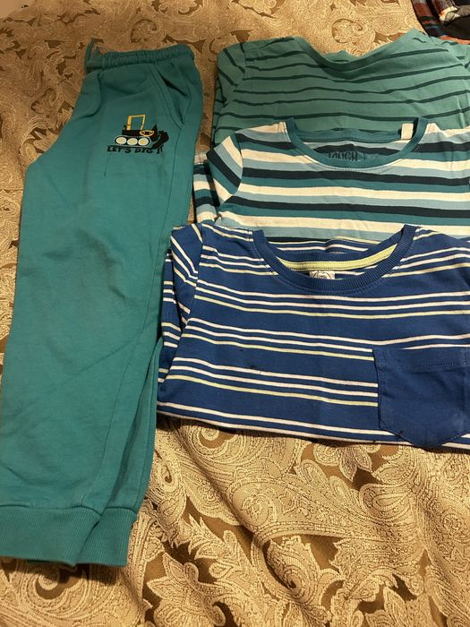 Vand lot pantaloni si 3 bluze masura104