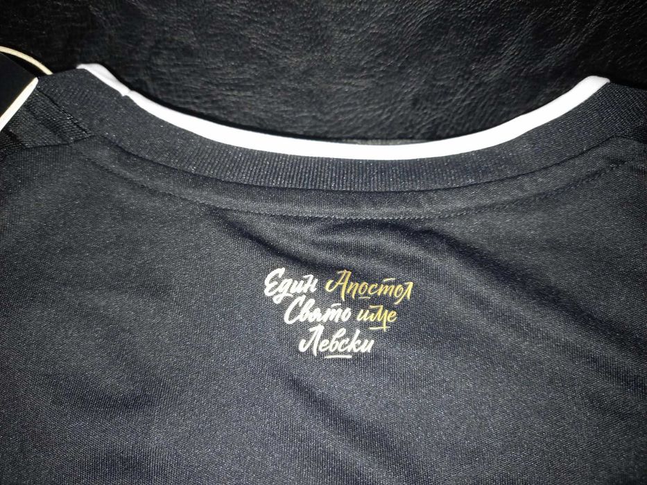 Тениска Adidas на Левски.