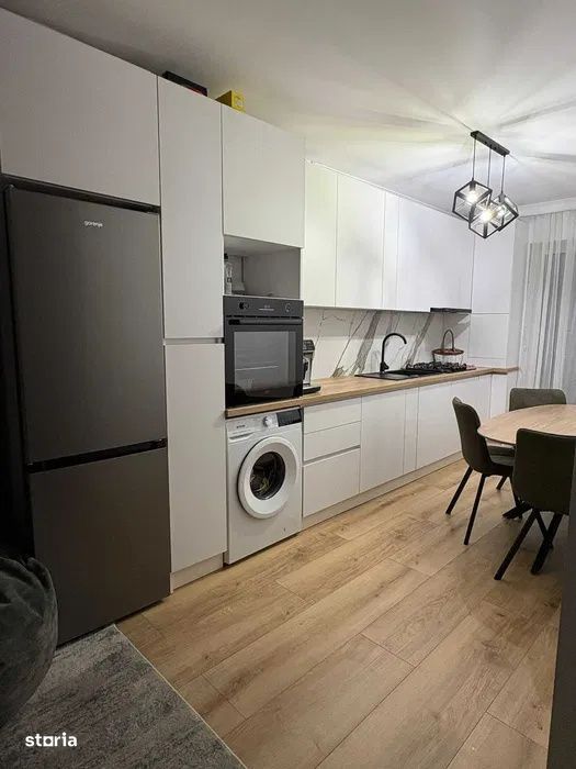 Apartament 3 camere , de 56mp plus 12mp balcon zona : Eroilor