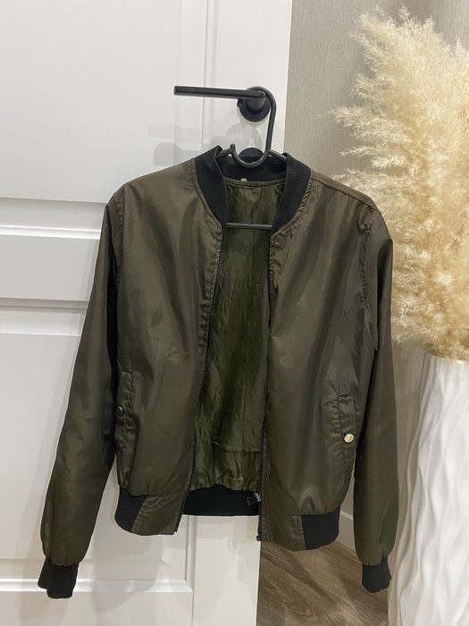 Продам куртки весна-осень