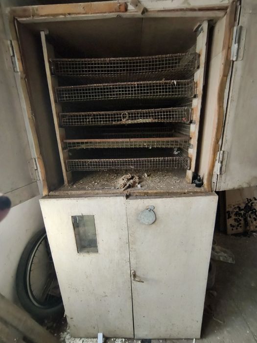 Инкубатор для 2 200 яиц