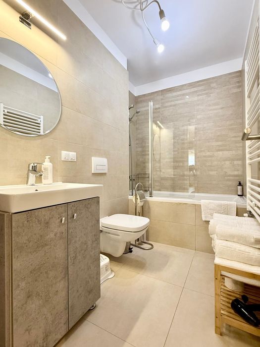 Inchiriez apartament cu 3 camere situat in complexul Coresi Kasper,Brasov