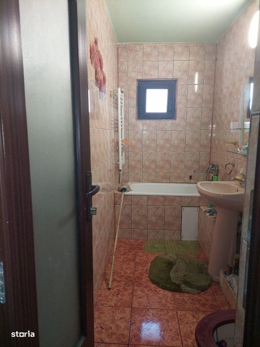 Apartament 3 camere decomandat, zona Vidin.