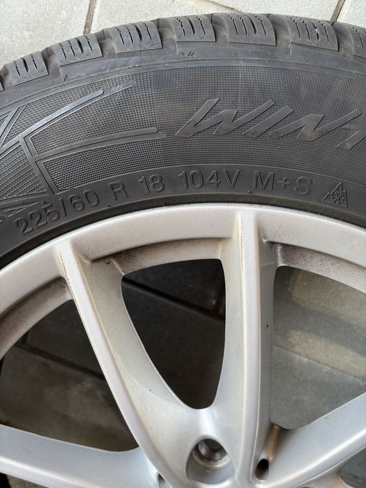 Vând 4 anvelope iarnă 225/60 R18 pe jante BMW originale