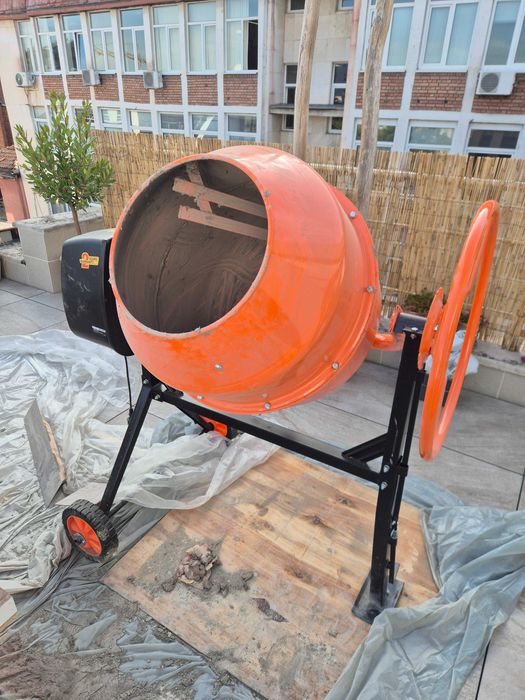 Продавам гаранционна електрическа бетонобъркачка ELEFANT HCM660, 1250 W, 205 литра