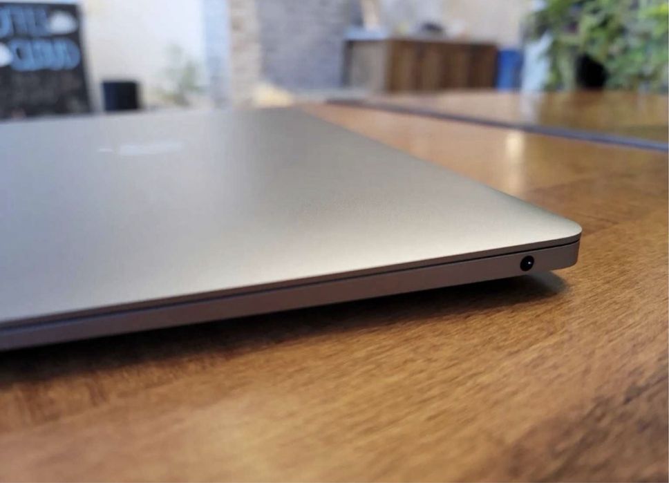 13” Macbook Air 2021 • 97 % Bateria • 256 gb