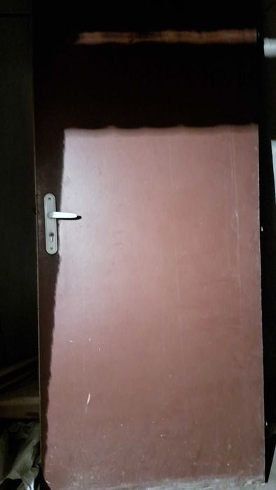 Врата дървена с брава и ключове