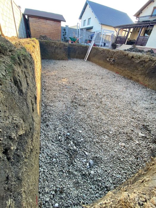 Servici:Sapaturi piscina,fundatii,fosa,santuri,bobcat,miniexcavator,