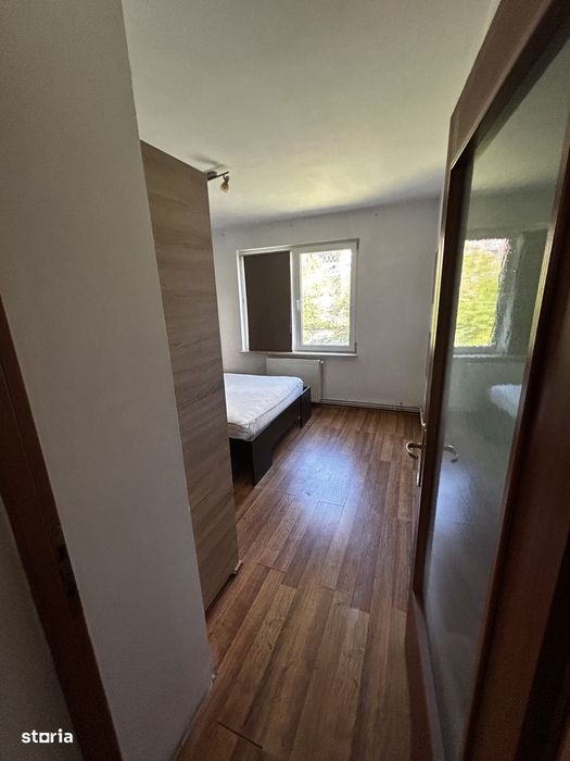 Apartament decomandat, etaj 1, izolat cu balcon inchis, Baragan.