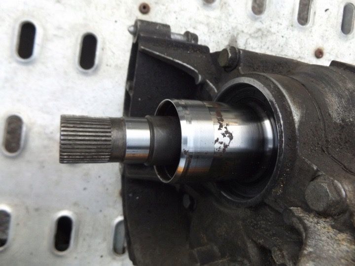 Раздатка за Фолксваген Т5 Volkswagen  2.0d 2012 година ръчни скорости.