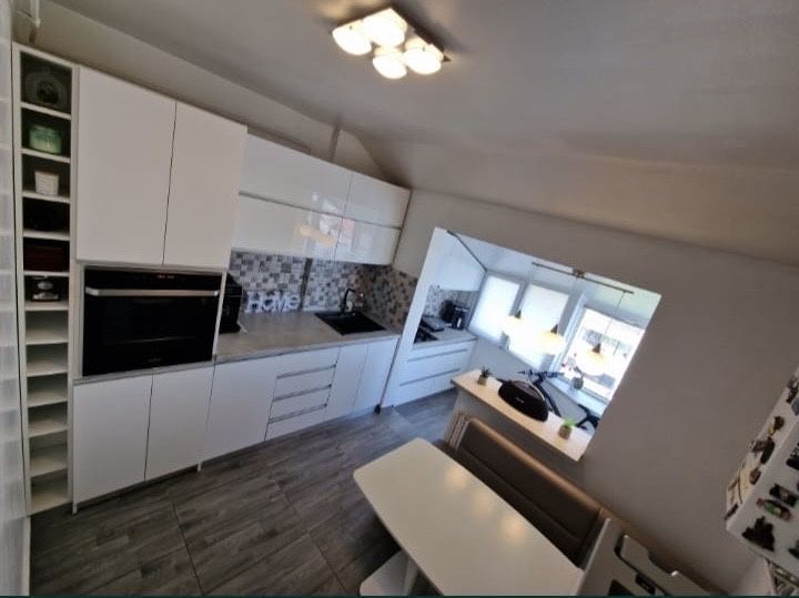 Inchirez apartament zona Elytis Gara