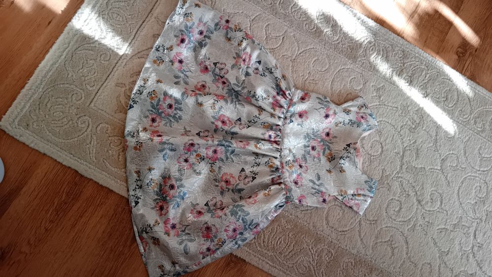 Rochiță lucioasă H&M pt 6-8 ani
