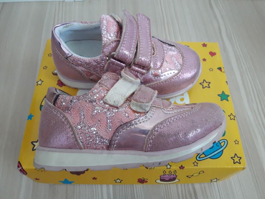 Детски маратонки 24 и 21 номер