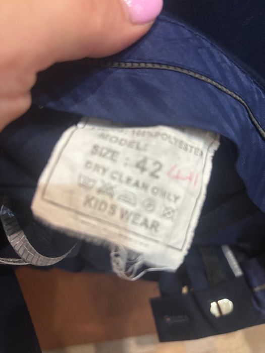 Продам школьный костюм