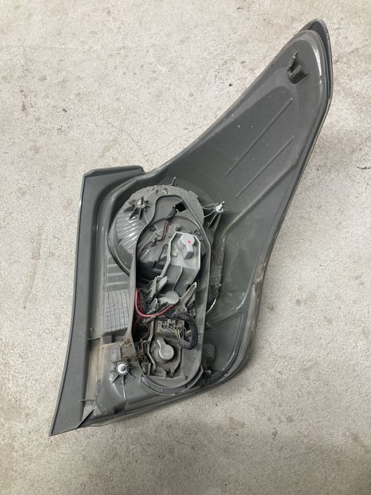 Ляв стоп за тойота версо/toyota verso 09-12г