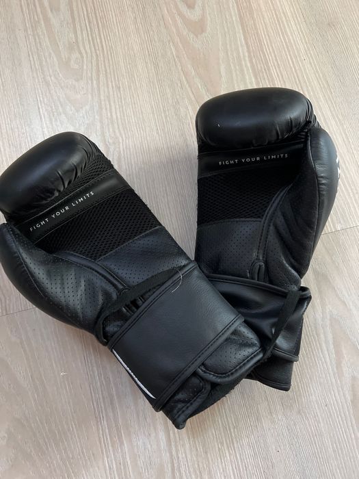 Боксерские перчатки