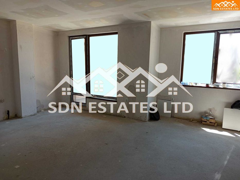 Продава се Тристаен апартамент в Казанлък - 100 кв.м за 1173 €/кв.м - Снимка #1