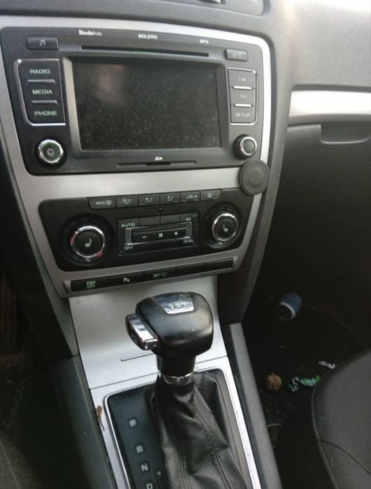 Dezmembrez Skoda Octavia 2.0 TDI BKD DSG 2010