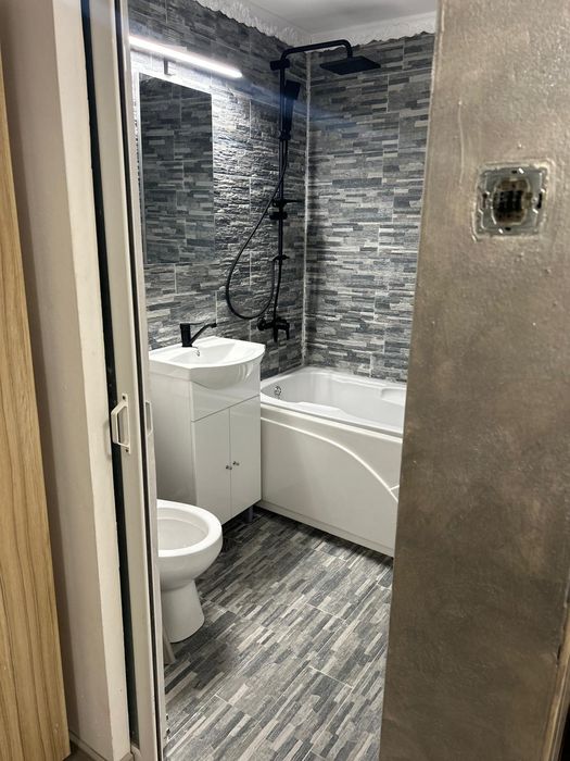 Închiriez apartament 2 camere Mansarda