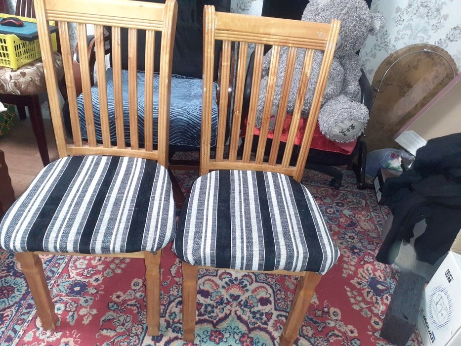 Стулья 2 шт по 3000тг.