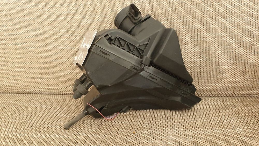 Carcasa filtru aer debitmetru Audi q5 a4 a5 a6 2000d