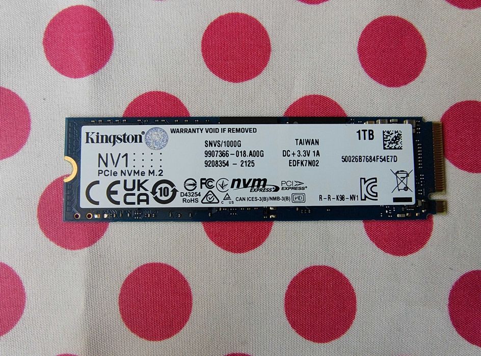 SSD Kingston NV1 1 TB PCI Express 3.0 x4 M.2 2280.